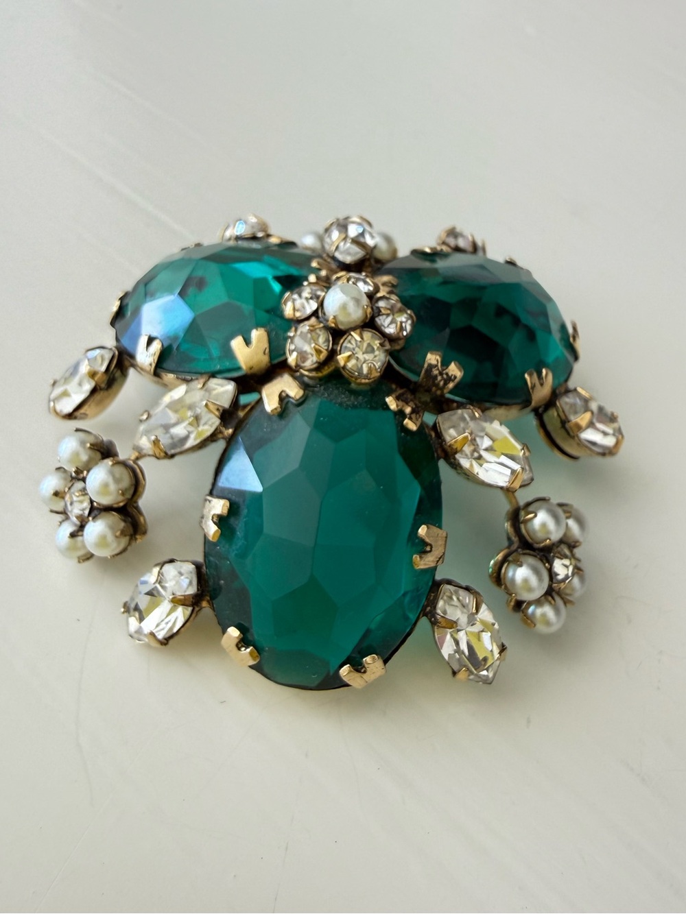 SCHREINER - Signed Emerald Green Floral Brooch - Picture 5 of 6